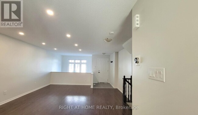 307 Galston Private in Ottawa, ON - Building Photo - Building Photo