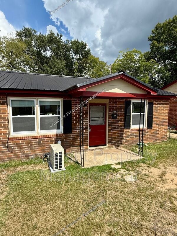 property at 1105 Stephens St