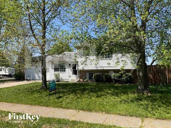 12 Country Wood Ln in Whiteland, IN - Building Photo