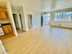 2863 Brookdale Ave in Oakland, CA - Foto de edificio - Building Photo