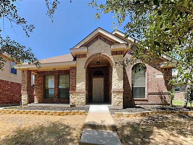 203 Cool Meadows Ln in Red Oak, TX - Building Photo