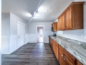 18 Ellsworth St in Worcester, MA - Foto de edificio - Building Photo