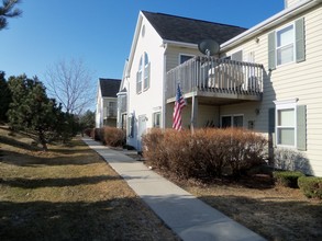 River Park Meadows in Pewaukee, WI - Building Photo - Building Photo