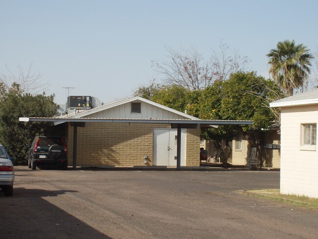 17th Ave Manor Apartments in Phoenix, AZ - Building Photo - Building Photo