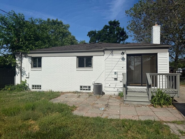 28820 Park Ct in Madison Heights, MI - Building Photo - Building Photo