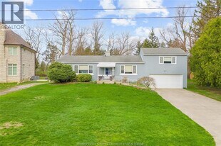 3985 Roseland Dr E in Windsor, ON - Building Photo