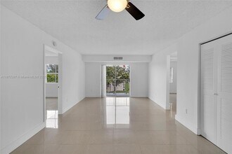 8260 SW 210th St in Cutler Bay, FL - Building Photo - Building Photo