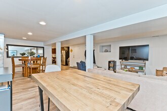 900 W Newport Ave in Chicago, IL - Building Photo - Building Photo