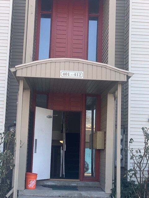 2220 E Murray Holladay Rd in Holladay, UT - Building Photo