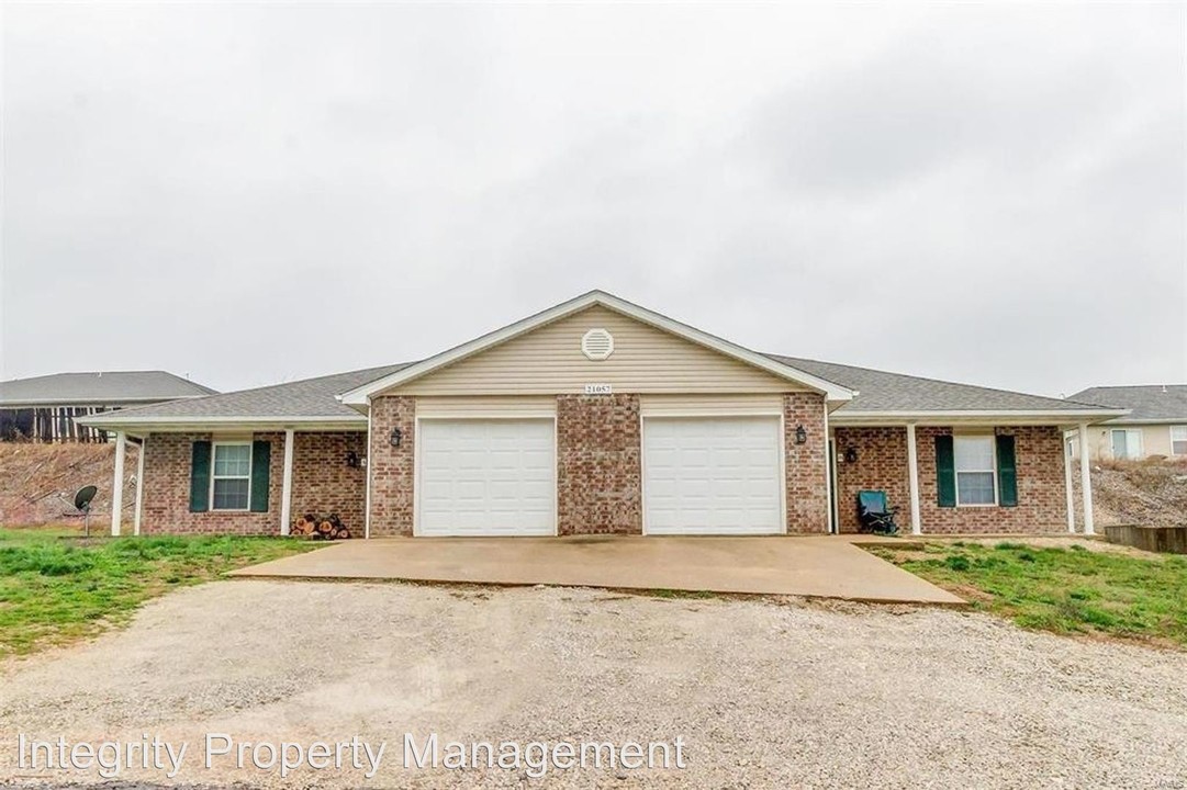 21049 Harbor Ln-Unit -unit A in St. Robert, MO - Foto de edificio