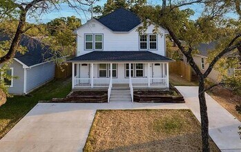 406 E Elm St in Denison, TX - Building Photo - Building Photo