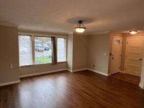 1517 Westfield Way in Medford, OR - Building Photo - Building Photo