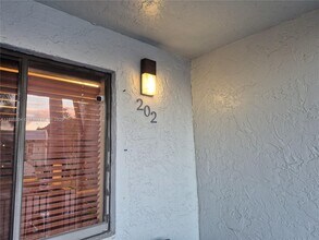 16581 Blatt Blvd in Weston, FL - Building Photo - Building Photo