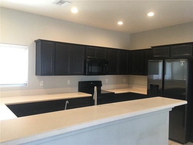 2687 Slide Mountain Loop in Bullhead City, AZ - Building Photo - Building Photo