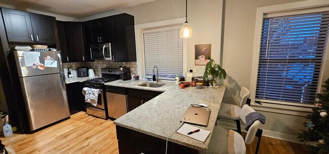 2211 W Eastwood Ave, Unit 2205-3E in Chicago, IL - Building Photo - Building Photo