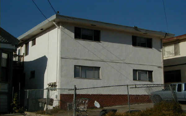 2321 23rd Ave in Oakland, CA - Foto de edificio - Building Photo