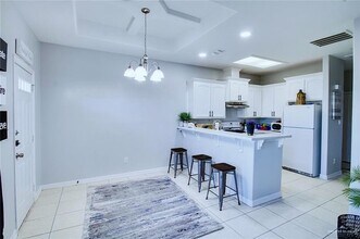 3119 Scotland Dr, Unit 2 in Edinburg, TX - Foto de edificio - Building Photo