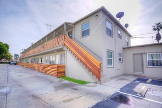 379 Termino Ave. in Long Beach, CA - Building Photo - Building Photo