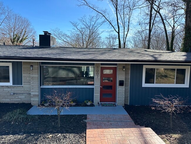 property at 1007 N Peace Haven Rd