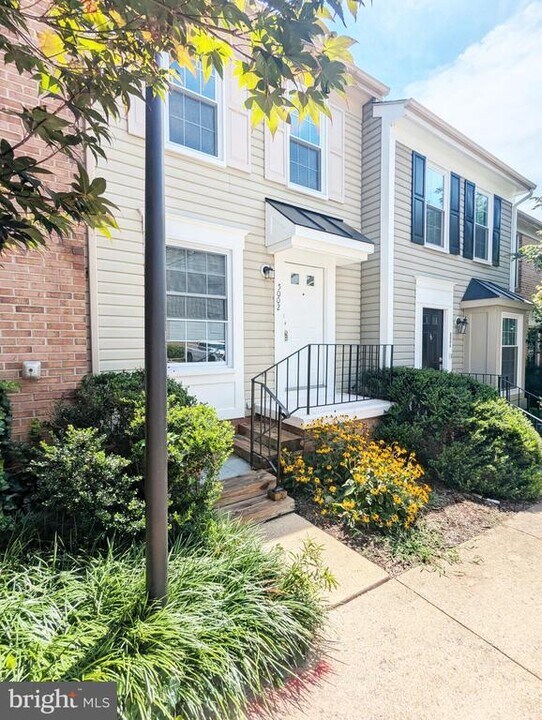 5002 9th St S in Arlington, VA - Building Photo