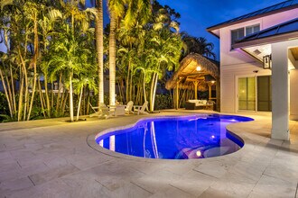 9806 SE Landing Pl in Tequesta, FL - Building Photo - Building Photo
