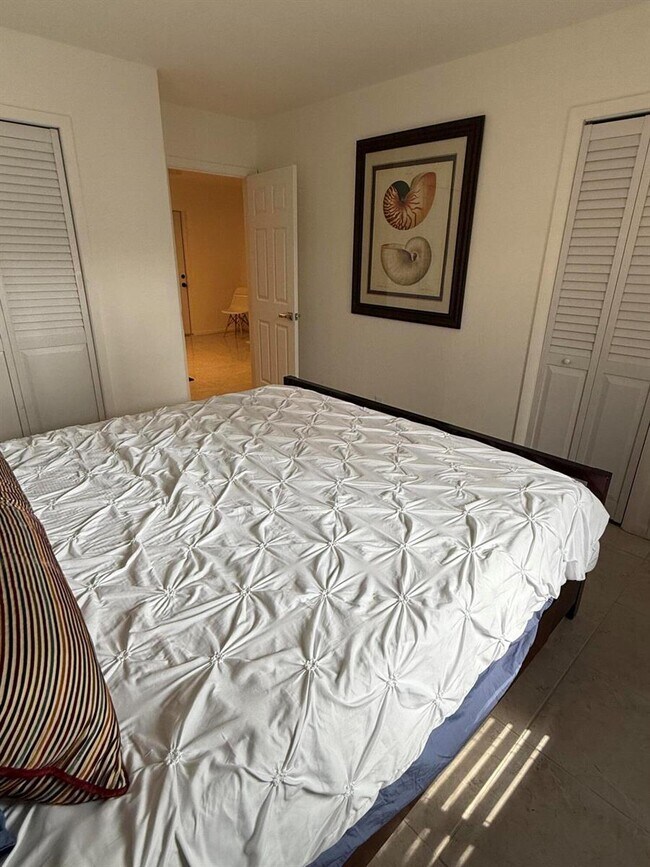 1527 N J St, Unit 4 in Lake Worth Beach, FL - Foto de edificio - Building Photo