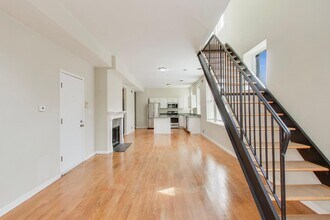 1481 W Irving Park Rd in Chicago, IL - Building Photo - Building Photo