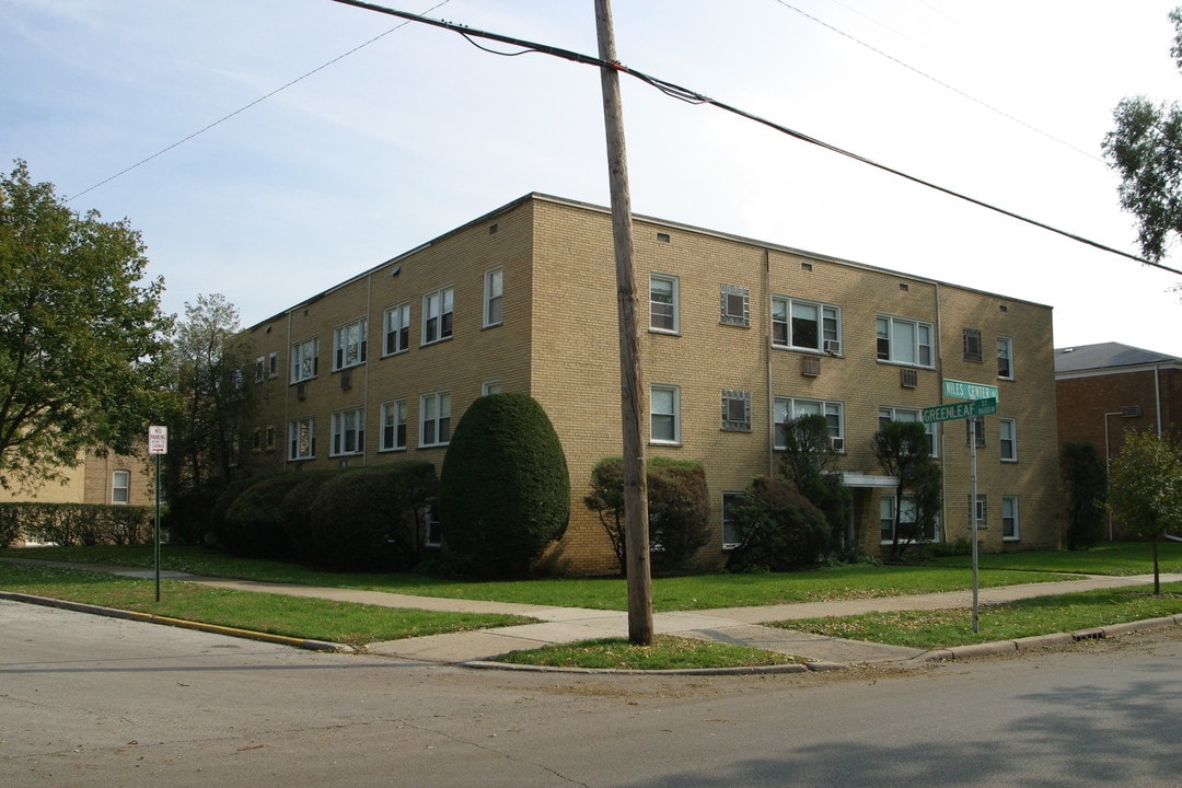 8557 N Niles Center Rd in Skokie, IL - Building Photo