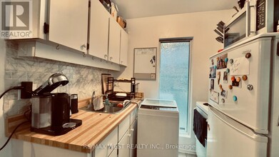 1061-1061 Bathurst St in Toronto, ON - Building Photo - Building Photo