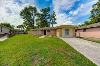 9811 Shadydale Ln in Houston, TX - Building Photo - Building Photo