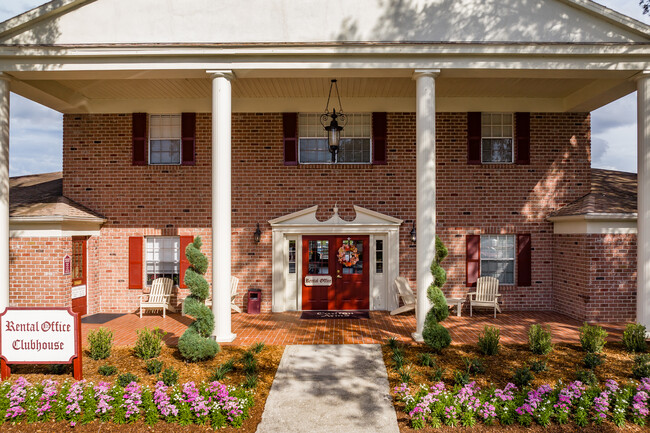 Carlton Arms Of Ocala in Ocala, FL - Building Photo - Building Photo