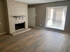 2003 Place Rebecca Ln, Unit E2 in Houston, TX - Building Photo