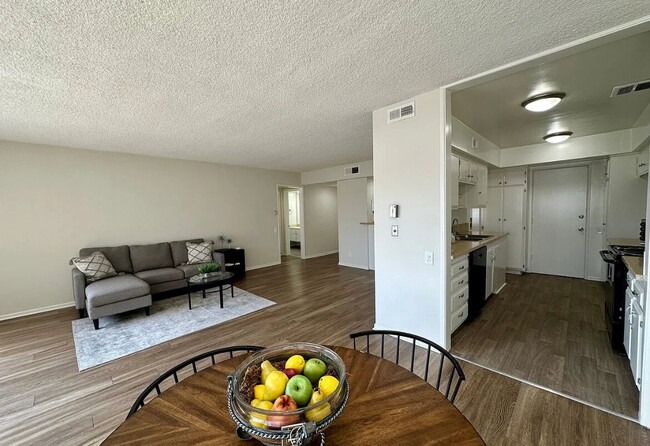 14400 Addison St in Los Angeles, CA - Building Photo - Building Photo