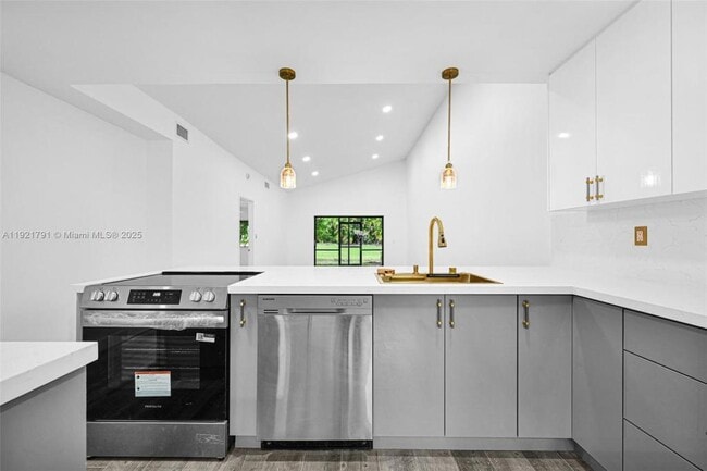 property at 453 Lakeview Dr