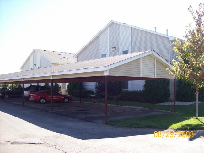 Twin Gables in Sycamore, IL - Foto de edificio - Building Photo