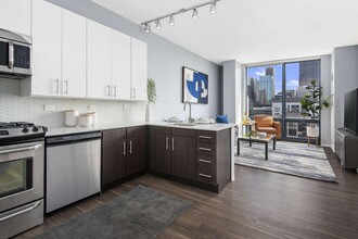 233 S Halsted St, Unit 3301 in Chicago, IL - Building Photo - Building Photo
