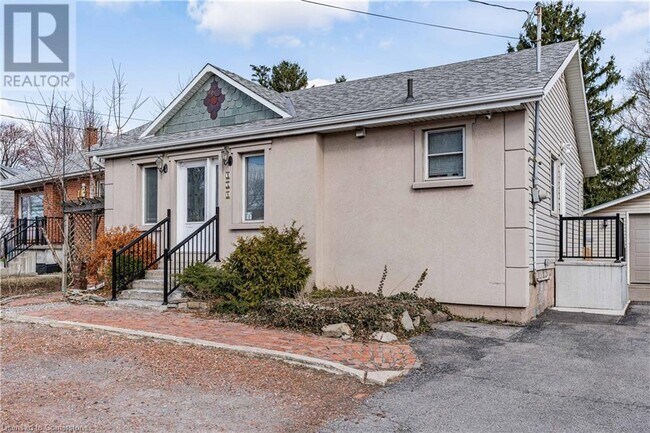439 Upper Gage Ave in Hamilton, ON - Building Photo - Building Photo