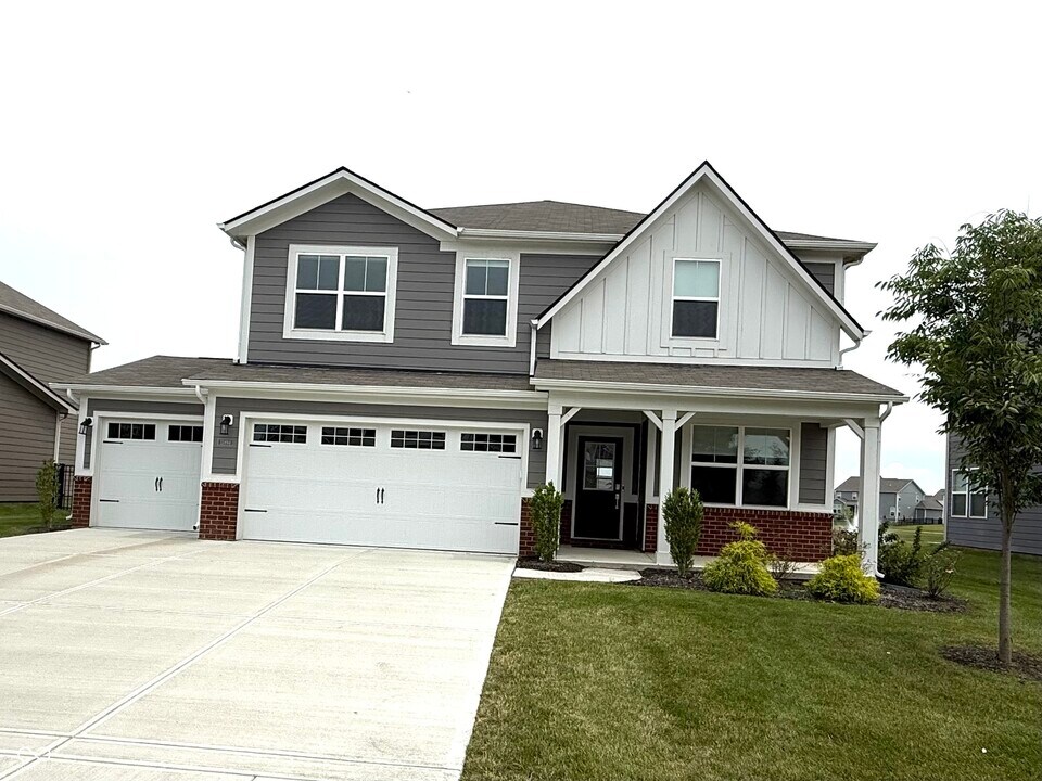 15894 Winnower Dr in Noblesville, IN - Building Photo