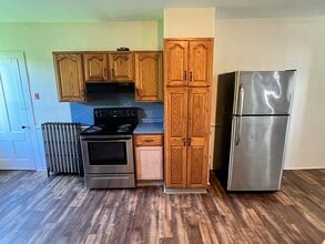 986 S East St in Amherst, MA - Building Photo - Building Photo