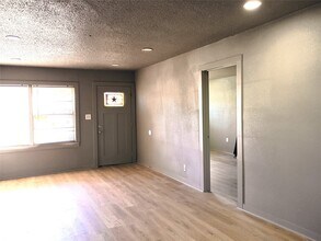 5617 Malmedy Rd in Houston, TX - Building Photo - Building Photo