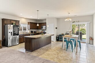 9408 Citrus Creek Dr in Bakersfield, CA - Building Photo - Building Photo