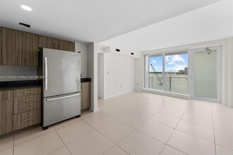 910 West Ave, Unit 0819 in Miami Beach, FL - Building Photo - Building Photo