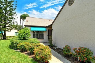 6041 Clubside Dr in Sarasota, FL - Building Photo - Building Photo