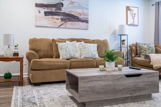 Room in Duplex on Washington St in Austell, GA - Building Photo - Building Photo