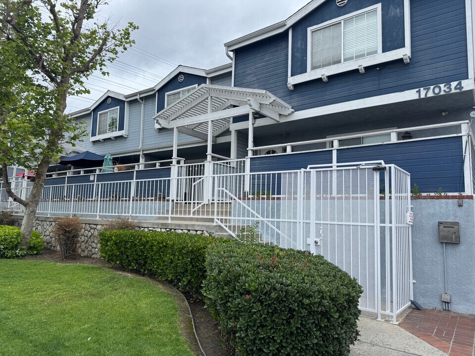 17042 Downey Ave, Unit D in Bellflower, CA - Building Photo