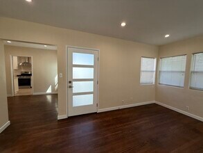 431 N Catalina St in Burbank, CA - Foto de edificio - Building Photo