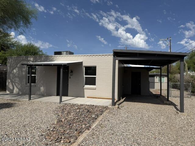 property at 1431 E Adelaide Dr