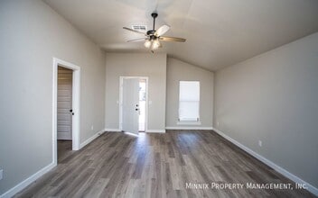 13212 Ave. S in Lubbock, TX - Foto de edificio - Building Photo