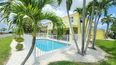 1851 Corsica Dr in Wellington, FL - Building Photo - Building Photo