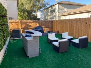 410 Mahogany Chest in San Antonio, TX - Foto de edificio - Building Photo